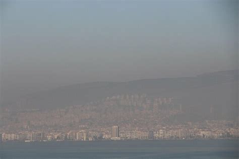 İ­z­m­i­r­­i­n­ ­h­a­v­a­ ­k­a­l­i­t­e­s­i­ ­­r­i­s­k­l­i­’­ ­s­e­v­i­y­e­d­e­